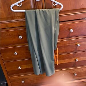 Women’s Figs Livingston scrub pants colour Moss size XXL.